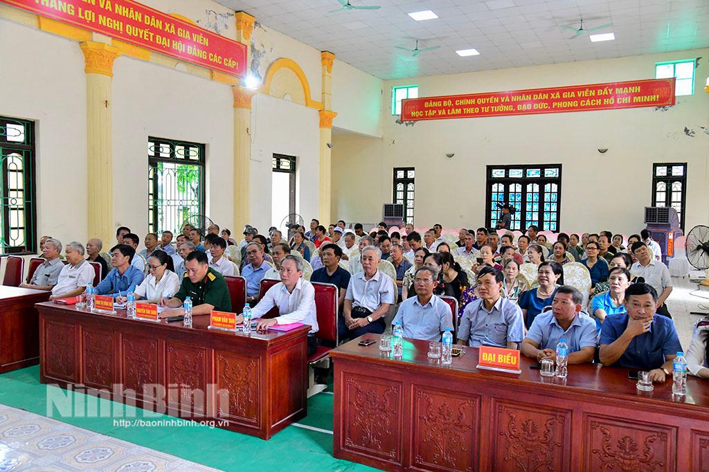 Lãnh đạo xã Gia Viễn và đảng viên Chi bộ thôn Tiến Yết dự buổi sinh hoạt đầu tiên sau sắp xếp.