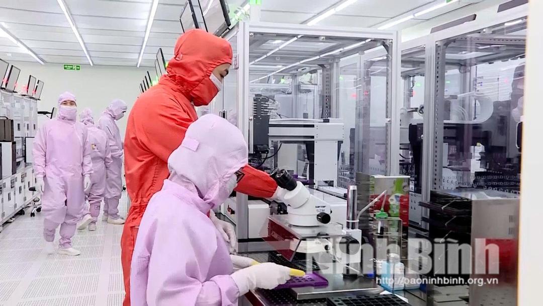 Công nhân Bộ phận Vô trùng, Công ty TNHH MCNEX VINA quyết tâm hoàn thành vượt mức kế hoạch năm 2025.