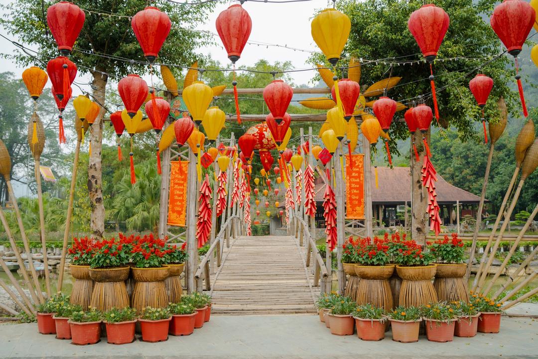 Khu du lịch sinh thái Thung Nham chỉnh trang không gian chào đón du khách đến vui Xuân.