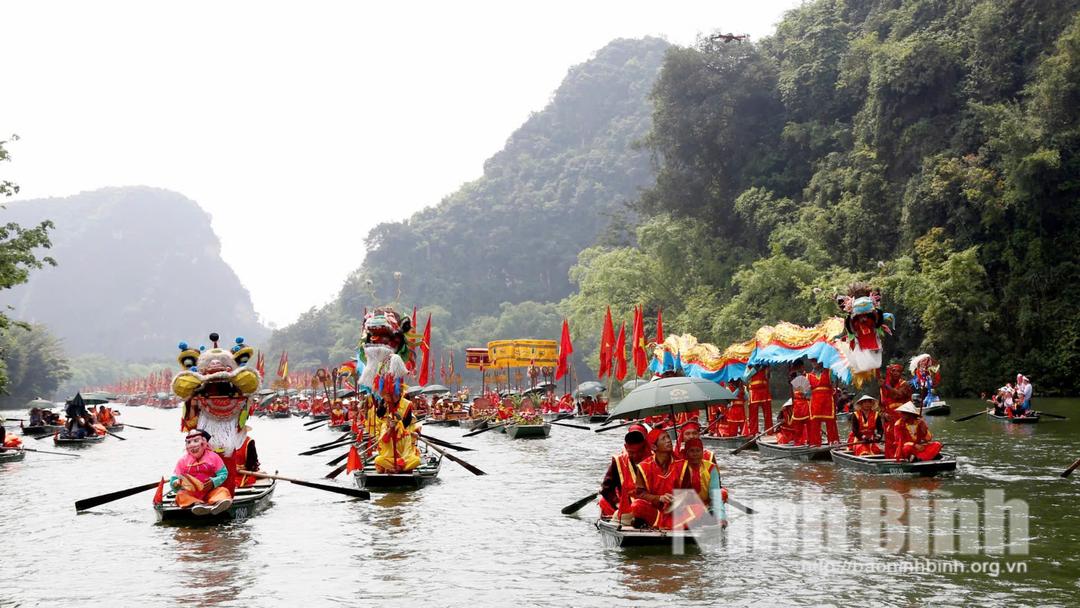 Lễ hội Tràng An được tổ chức vào tháng 3 âm lịch hàng năm. Ảnh: NBO