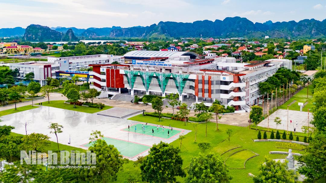 Quang cảnh Trường THPT Chuyên Lương Văn Tụy. Ảnh: Ngọc Linh