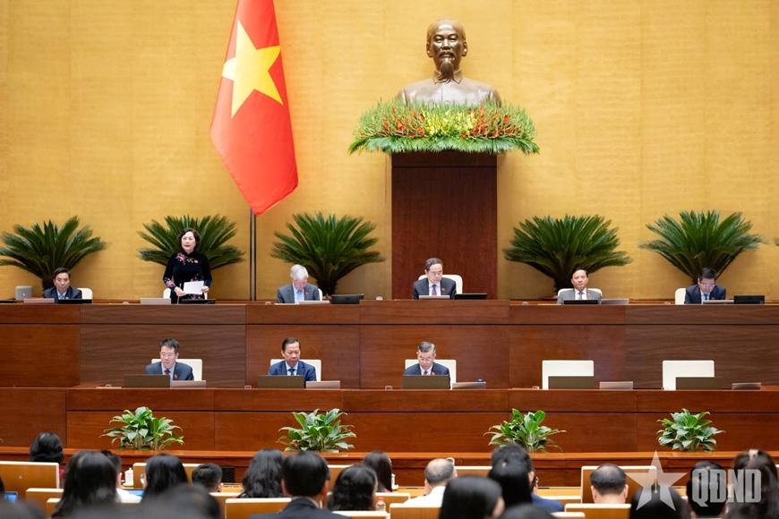 Chủ tịch Quốc hội Trần Thanh Mẫn chủ trì, Phó chủ tịch Quốc hội Nguyễn Thị Hồng điều hành phiên thảo luận.