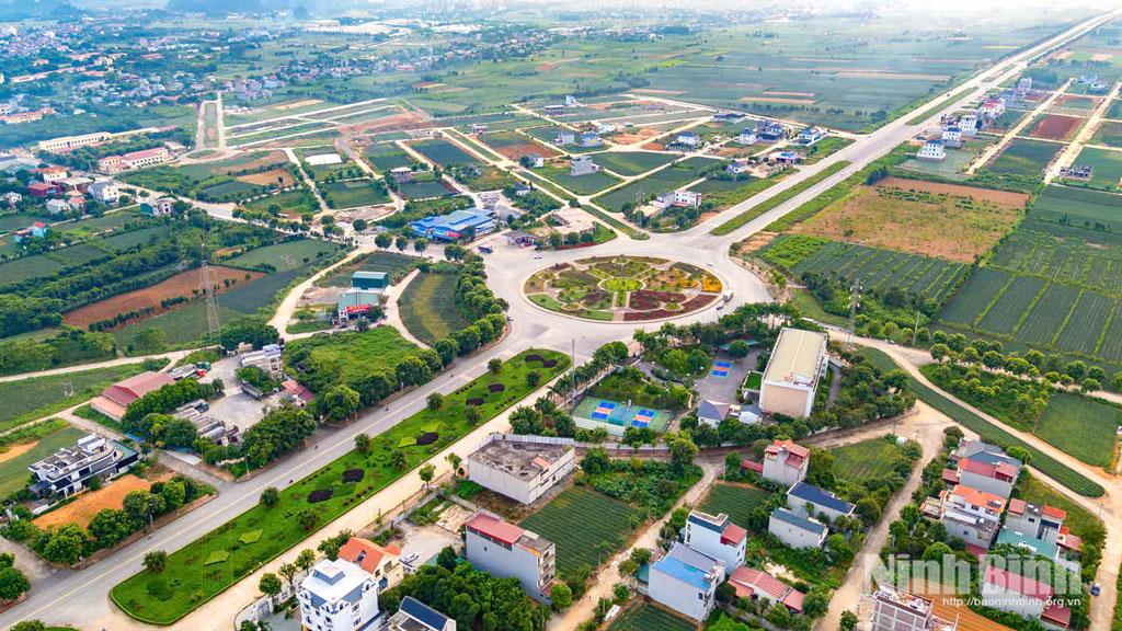 Hệ thống hạ tầng giao thông được đầu tư xây dựng góp phần kết nối, thúc đẩy liên kết vùng và tạo động lực phát triển kinh tế - xã hội của tỉnh Ninh Bình. Ảnh: Ngọc Linh