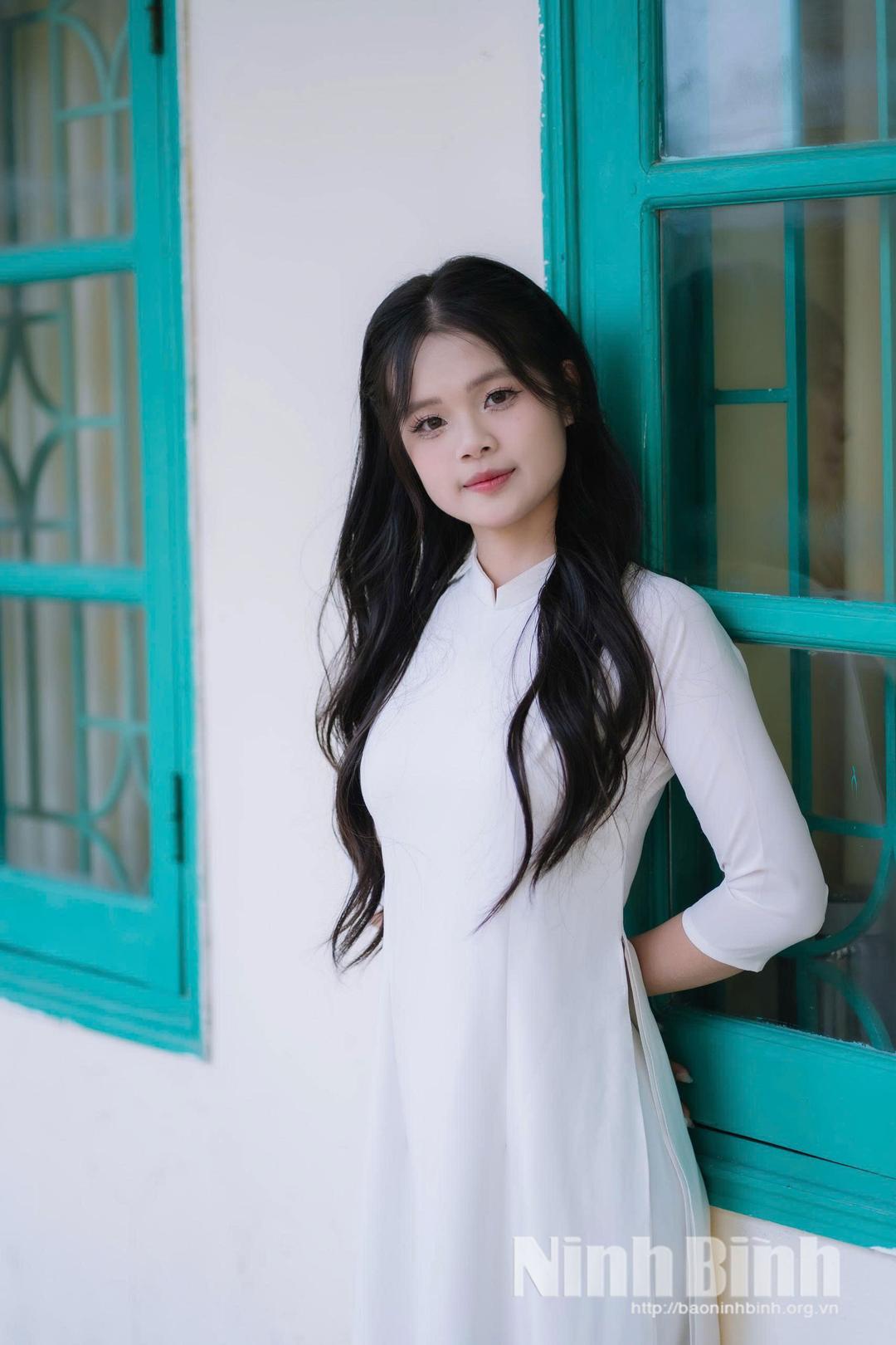 Em Trần Thị Quỳnh Mai, học sinh lớp 12A1, Trường THPT Nam Lý.