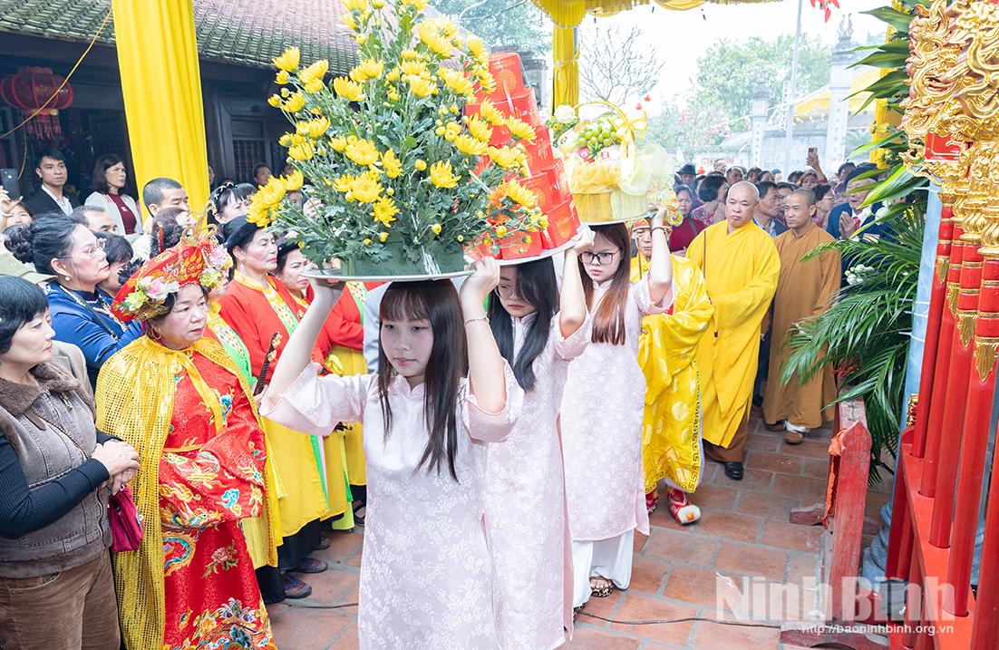 Lễ vật dâng lên Thái tổ Thái Thương hoàng Trần Thừa.