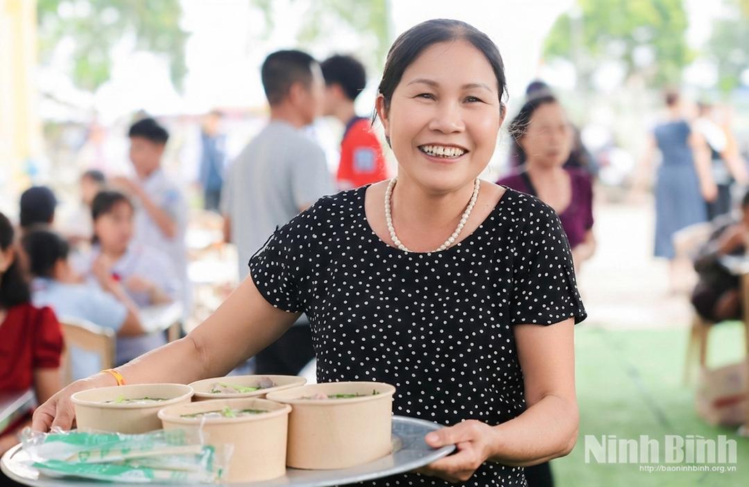 Trong 2 ngày từ 18-19/3, chương trình tham quan. trải nghiệm phở Vân Cù đã cung cấp khoảng 8.000 bát phở cho thực khách. Ảnh: Viết Dư