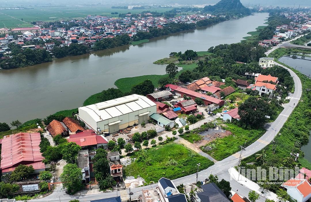 Toàn cảnh không gian làng gốm Quyết Thành, phường Kim Bảng nhìn từ trên cao. Ảnh: Viết Dư