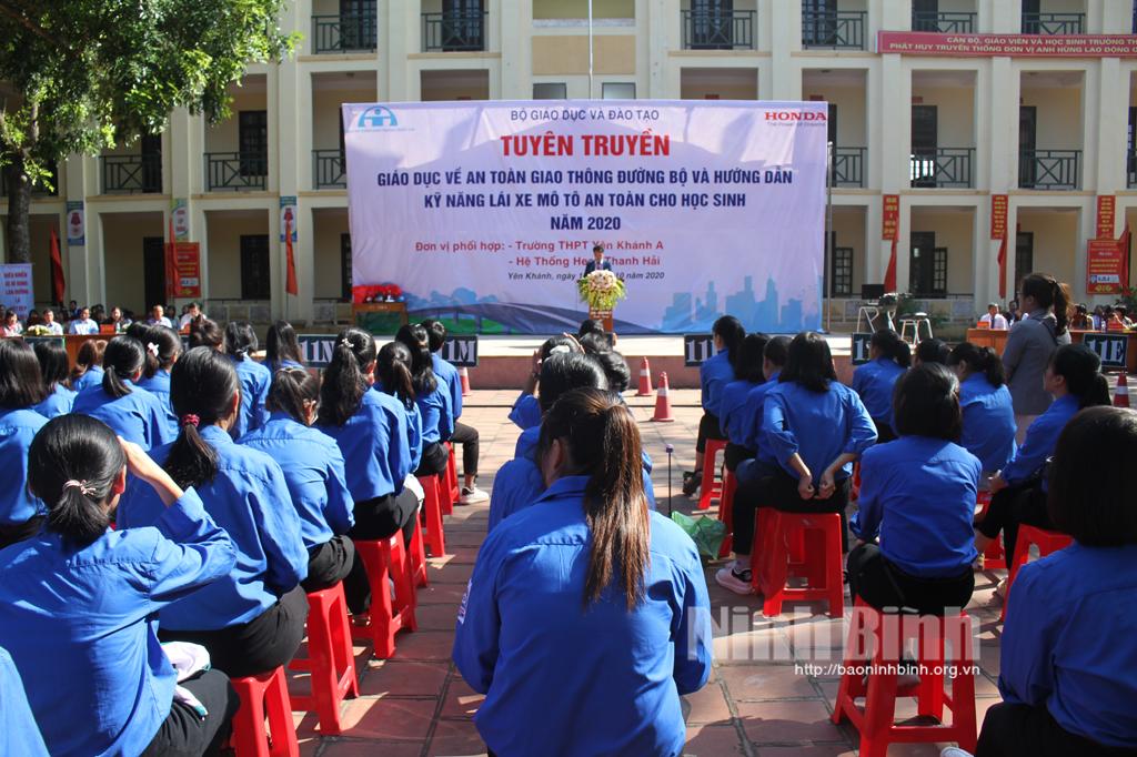 Tuyên truyền, giáo dục về an toàn giao thông cho học sinh THPT