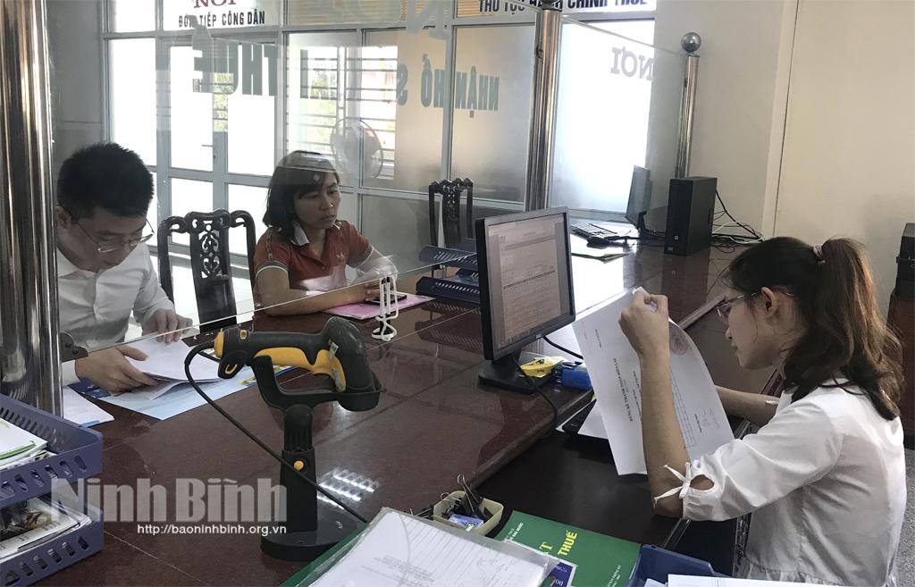 Cán bộ, công chức ngành Thuế thi đua lập thành tích chào mừng Đại hội Đảng bộ tỉnh