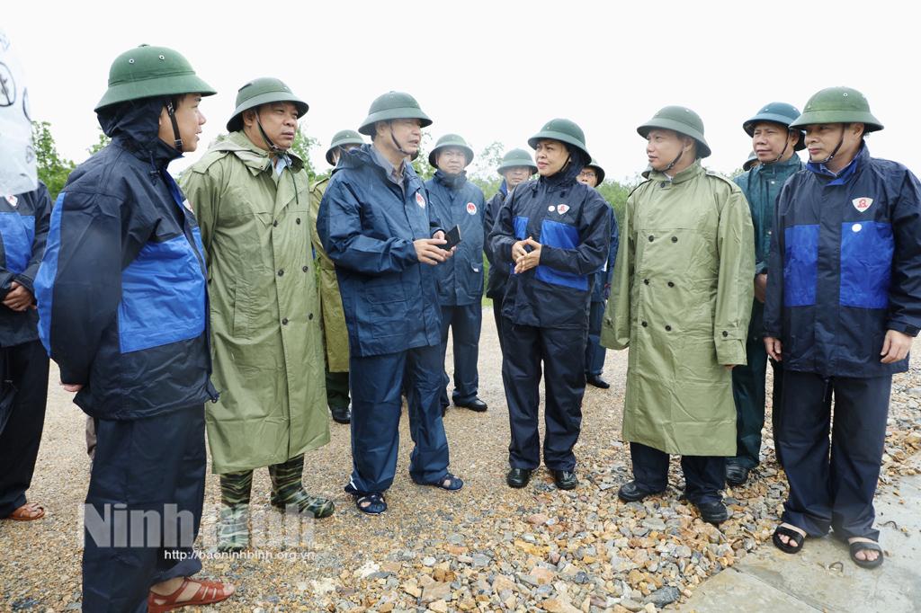 Phó Trưởng Ban Chỉ đạo Trung ương về phòng chống thiên tai Trần Quang Hoài kiểm tra tình hình ứng phó với bão số 7 tại Ninh Bình