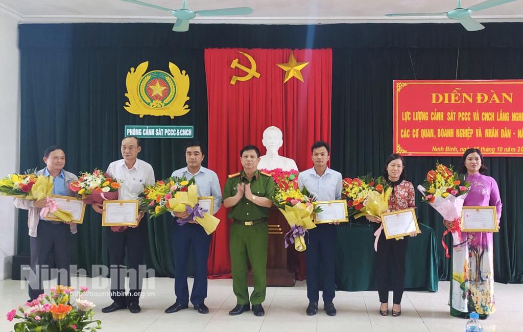 Diễn đàn "Lực lượng cảnh sát PCCC và CNCH lắng nghe ý kiến của các cơ quan, doanh nghiệp và nhân dân"