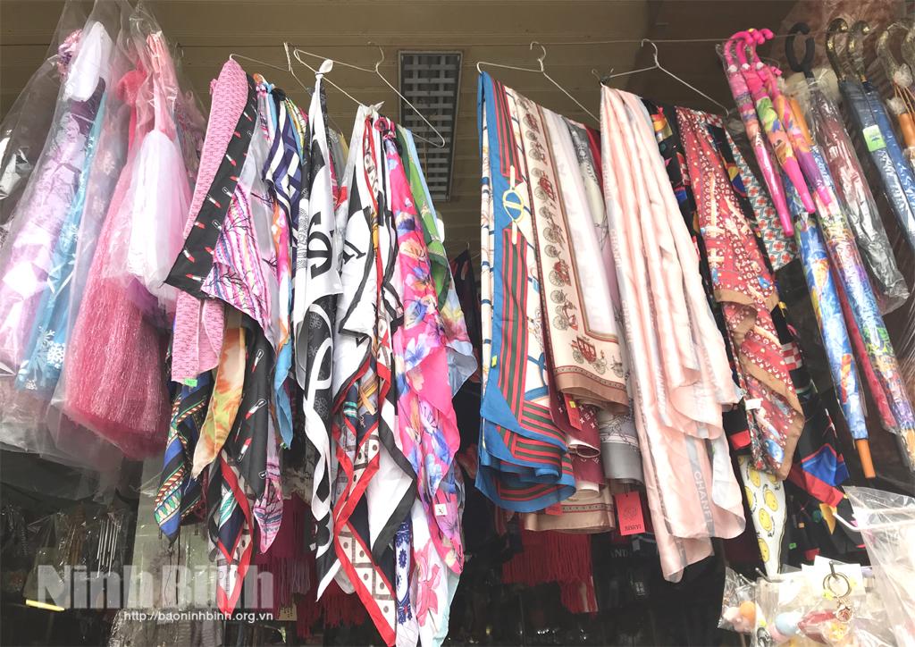 Sôi động thị trường quà tặng ngày 20/10