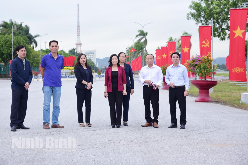 Kiểm tra công tác tuyên truyền Đại hội Đảng bộ tỉnh tại thành phố Ninh Bình và huyện Hoa Lư