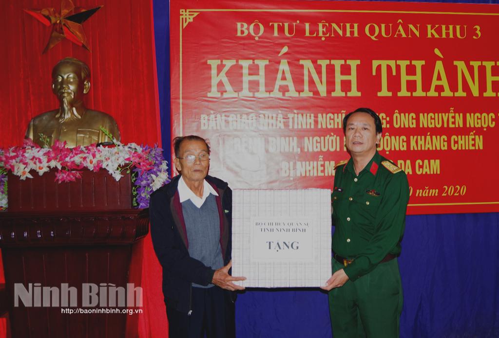 Bộ CHQS tỉnh khánh thành và bàn giao nhà tình nghĩa