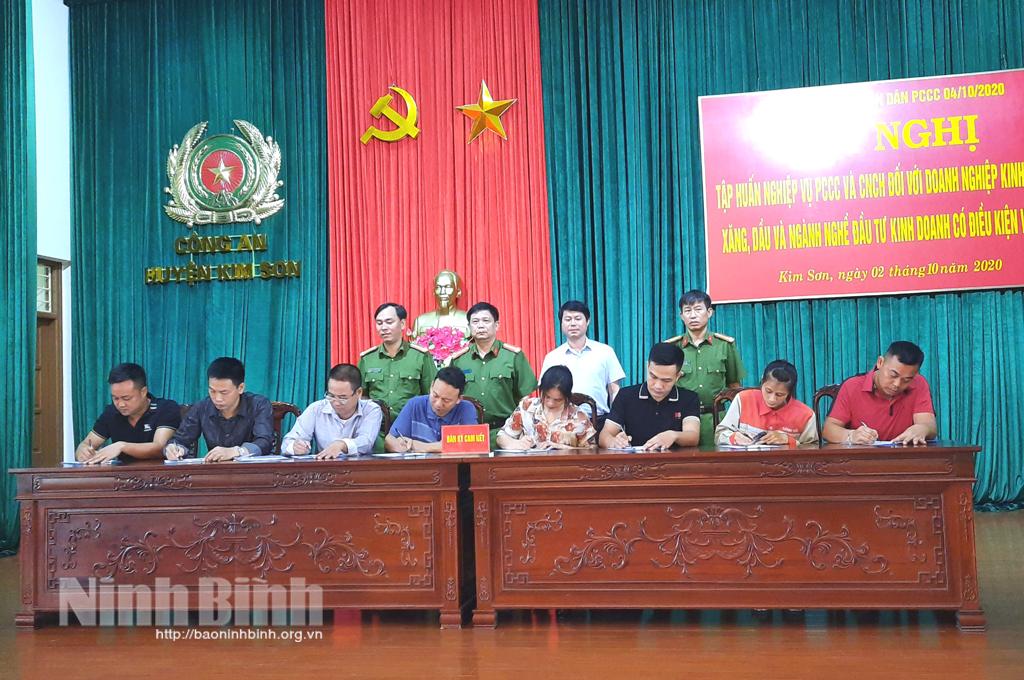 Công an huyện Kim Sơn tập huấn nghiệp vụ phòng cháy chữa cháy và cứu nạn cứu hộ