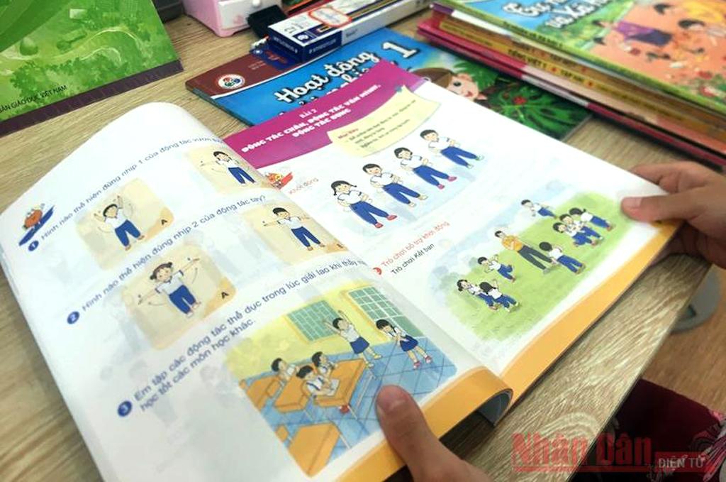 Thẩm định xong vòng 1 cho 76 bản mẫu SGK lớp 2, lớp 6 chương trình mới