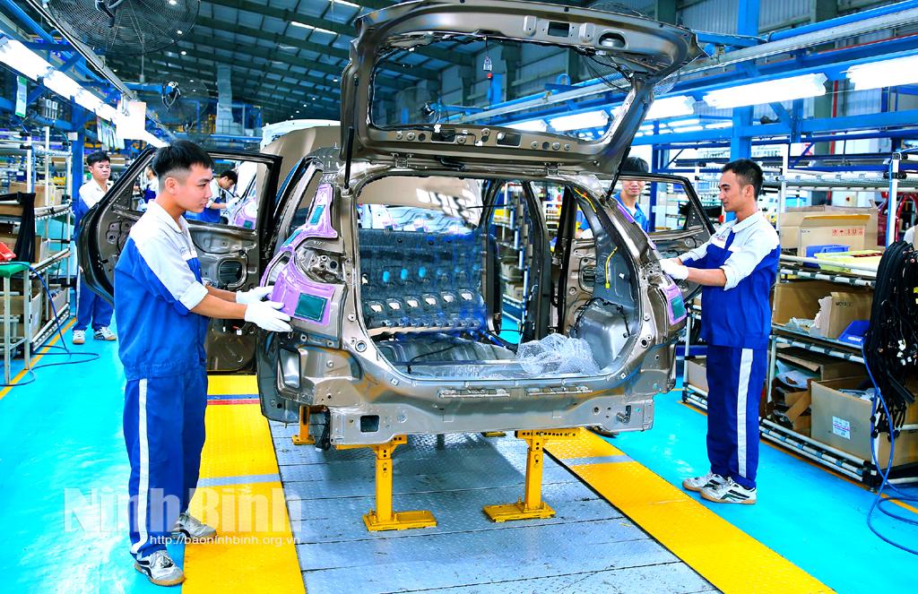 Sôi nổi khí thế thi đua lao động sản xuất chào mừng Đại hội