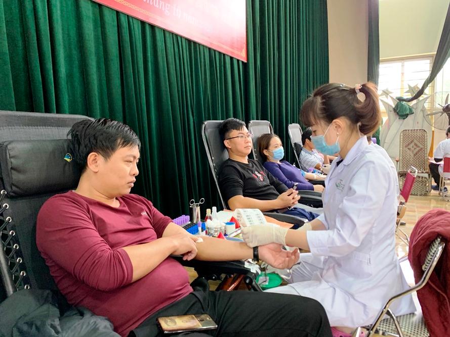 Yên Mô: Thu được trên 400 đơn vị máu trong ngày hội hiến máu đợt 1 năm 2020