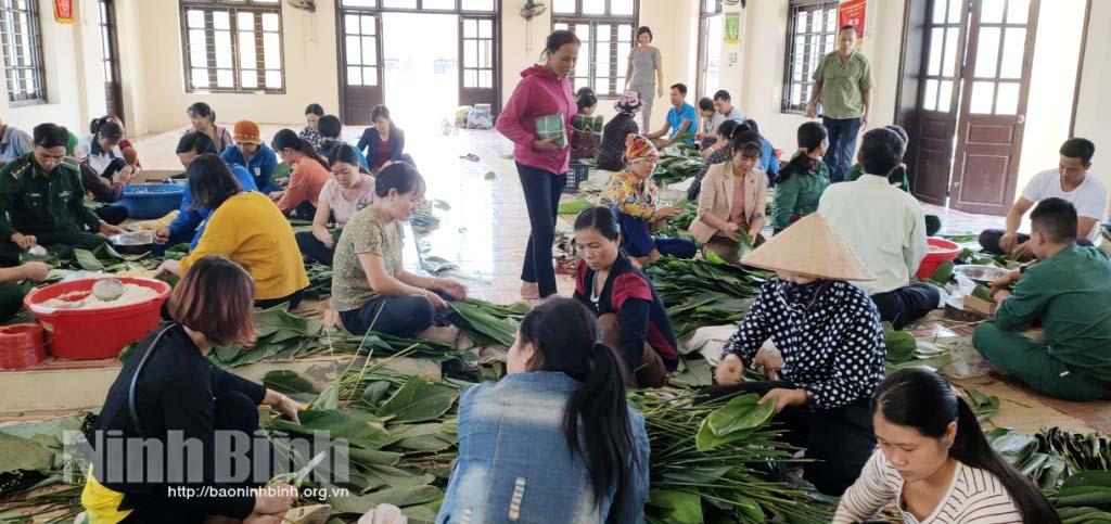 Hội viên, phụ nữ hướng về đồng bào vùng lũ miền Trung