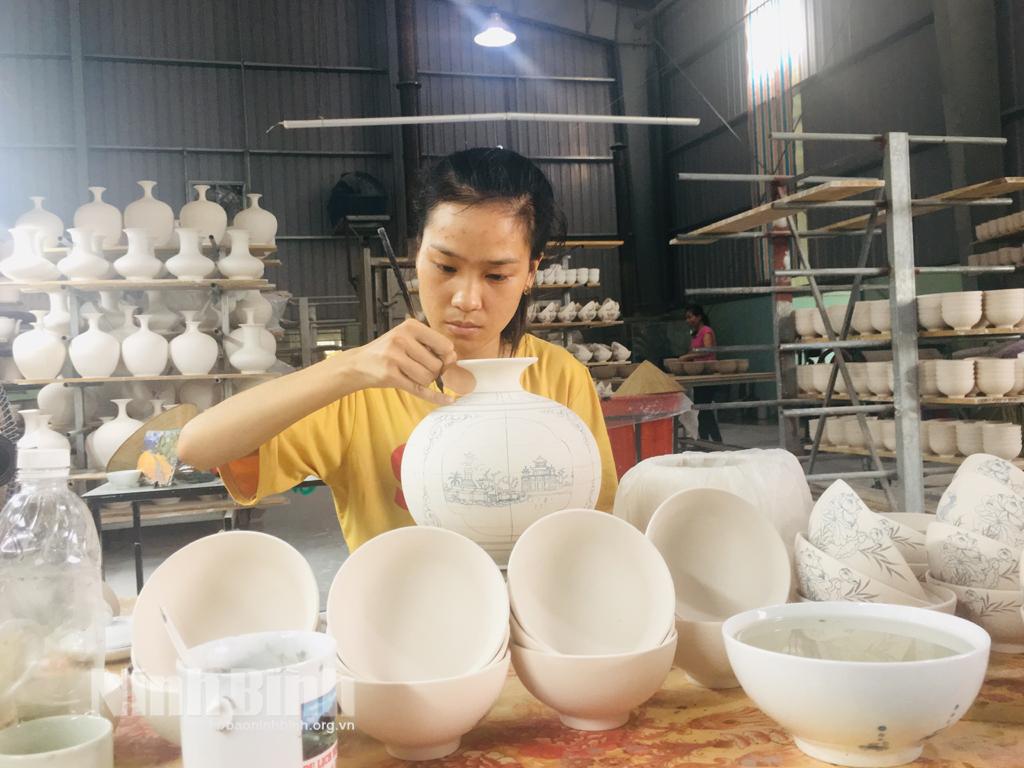 "Bà đỡ" cho công nghiệp nông thôn phát triển bền vững