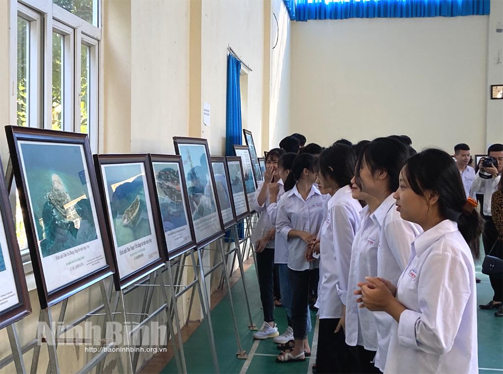 Nho Quan khai mạc triển lãm bản đồ và trưng bày tư liệu về Hoàng Sa, Trường Sa