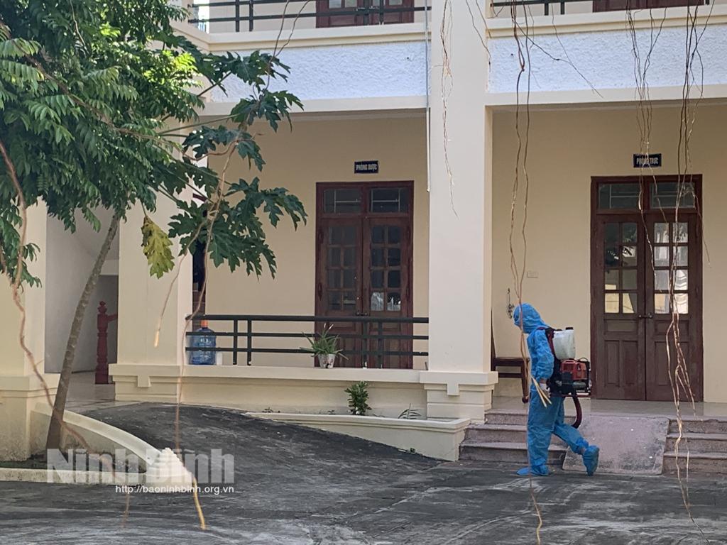 Ninh Bình đang cách ly, điều trị 2 ca bệnh COVID-19 nhập cảnh từ Nga