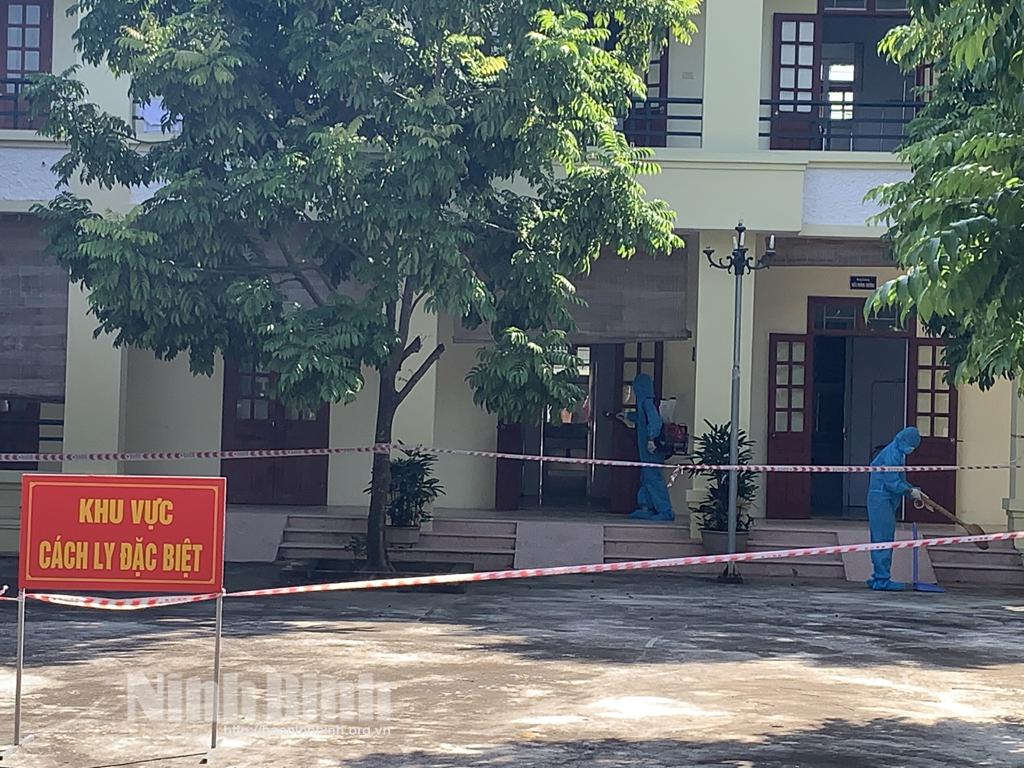 5 ca bệnh COVID-19 được cách ly, điều trị tại Phòng khám đa khoa khu vực Cầu Yên