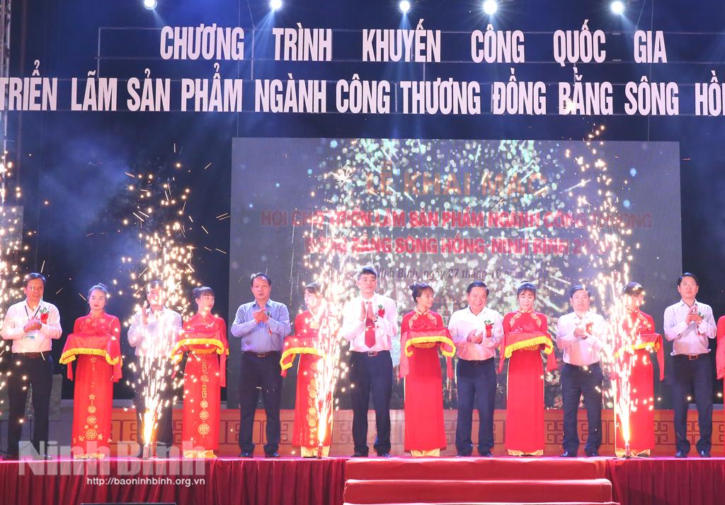 Khai mạc hội chợ triển lãm sản phẩm ngành công thương đồng bằng sông Hồng- Ninh Bình năm 2020