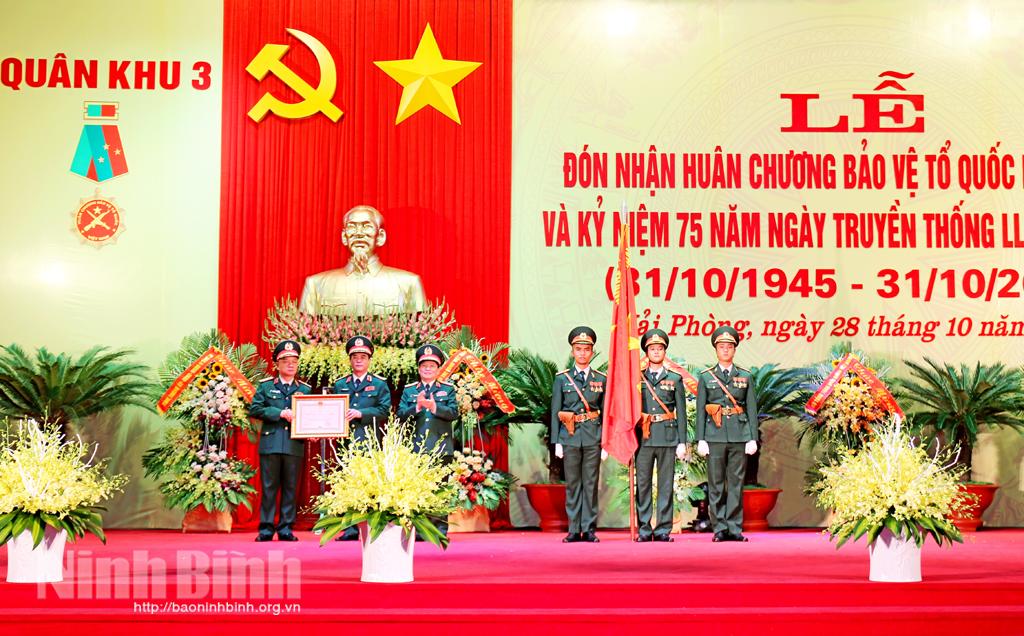 LLVT Quân khu 3: Đón nhận Huân chương Bảo vệ Tổ quốc hạng Nhất