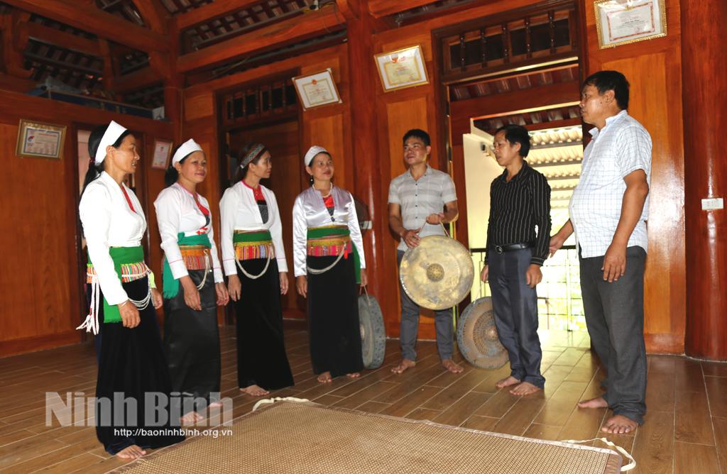 Người nỗ lực bảo tồn hát giao duyên tiếng Mường