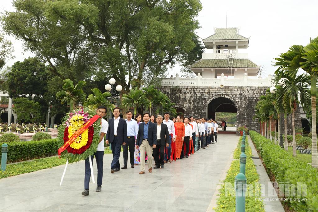 Đoàn đại biểu Ủy ban MTTQ Việt Nam tỉnh hành hương về nguồn