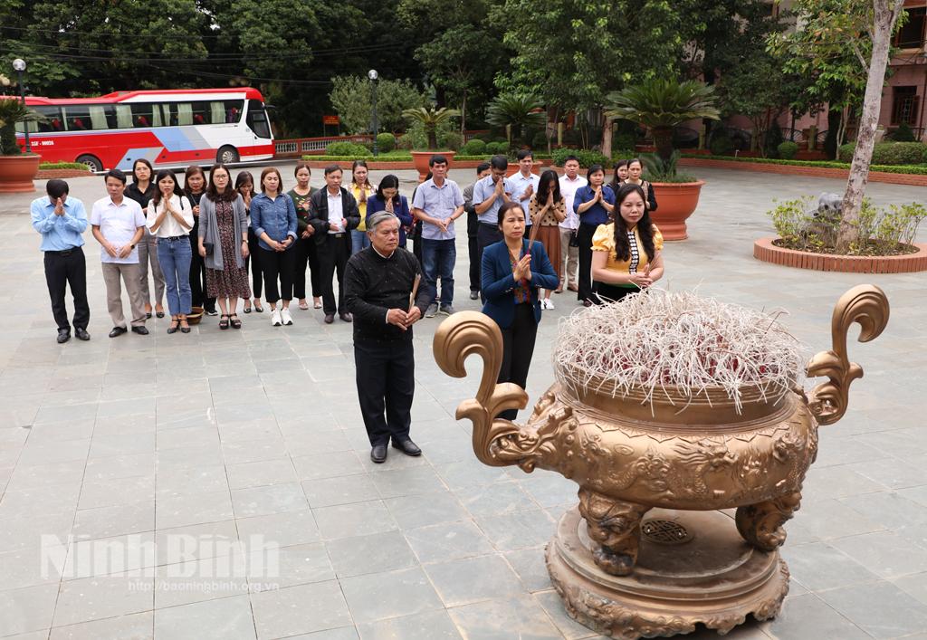 Đoàn đại biểu Ủy ban MTTQ Việt Nam tỉnh hành hương về nguồn