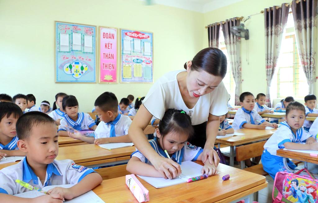 Bộ GD-ĐT yêu cầu không giao thêm bài tập về nhà cho học sinh lớp 1