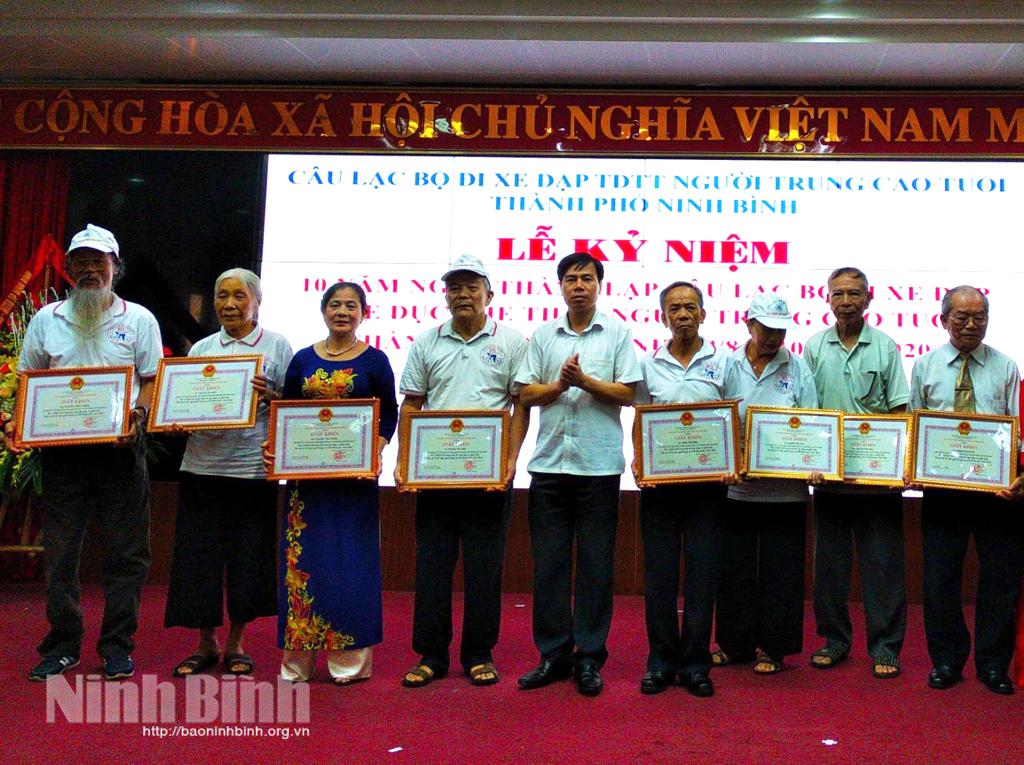 Kỷ niệm 10 năm thành lập CLB xe đạp Người cao tuổi thành phố Ninh Bình