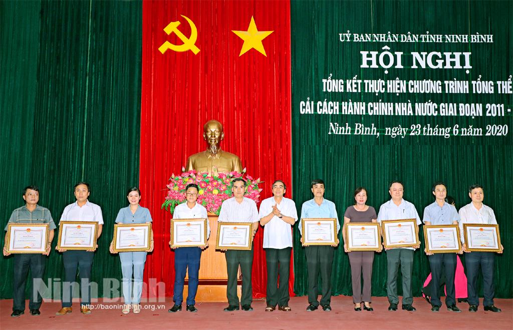 Hiện đại hóa nền hành chính, nâng cao chất lượng phục vụ nhân dân