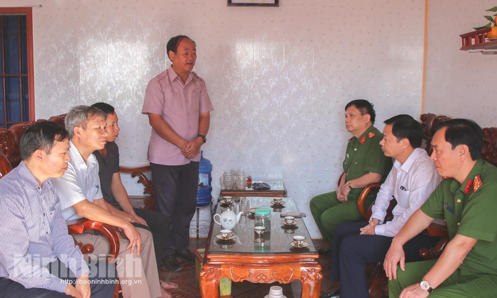 Ban An toàn giao thông tỉnh thăm hỏi gia đình nạn nhân bị tử vong do tai nạn giao thông