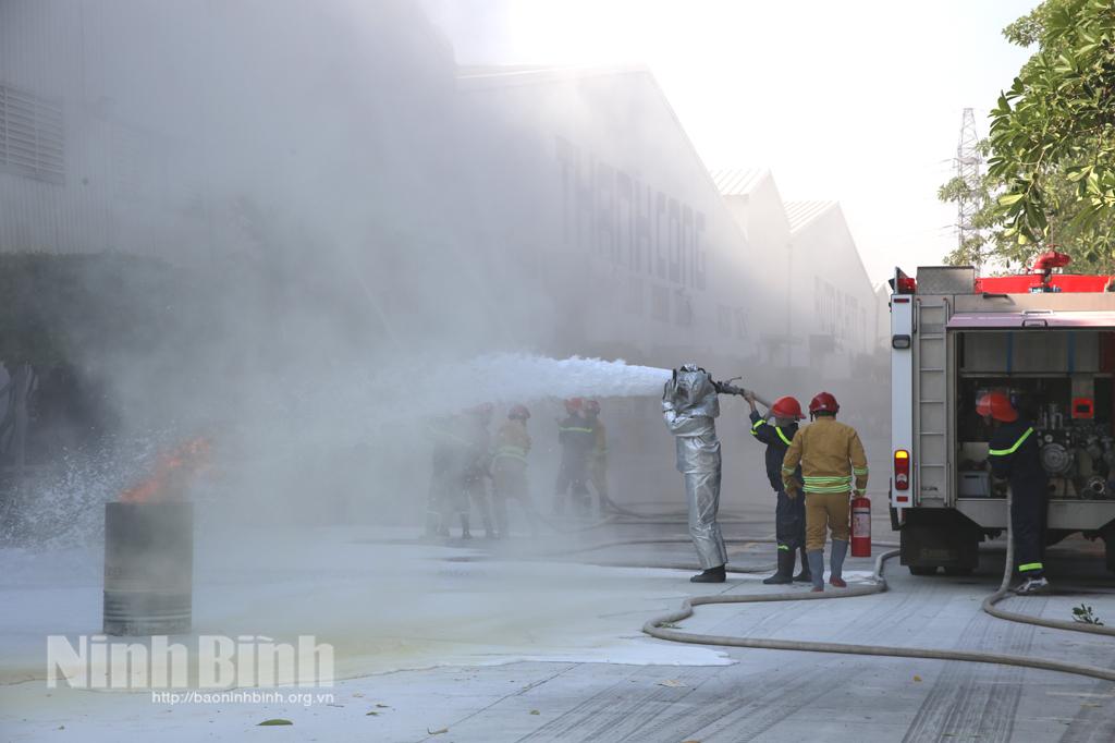 Diễn tập chữa cháy và cứu nạn cứu hộ nhiều lực lượng