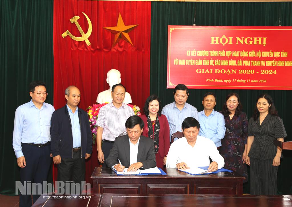 Ký kết chương trình phối hợp giữa Hội Khuyến học tỉnh với các cơ quan tuyên truyền giai đoạn 2020-2024