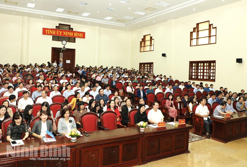 Bồi dưỡng, cập nhật kiến thức cho các cán bộ lãnh đạo, quản lý thuộc đối tượng 4