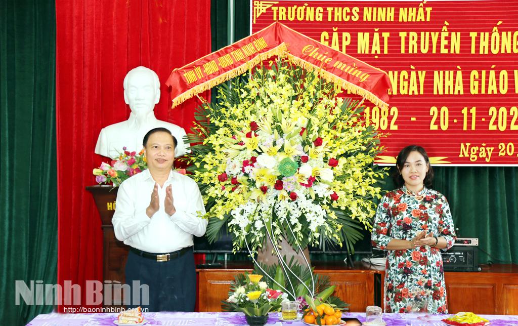 Đồng chí Phó Bí thư Thường trực Tỉnh ủy thăm, chúc mừng ngày Nhà giáo Việt Nam 20/11