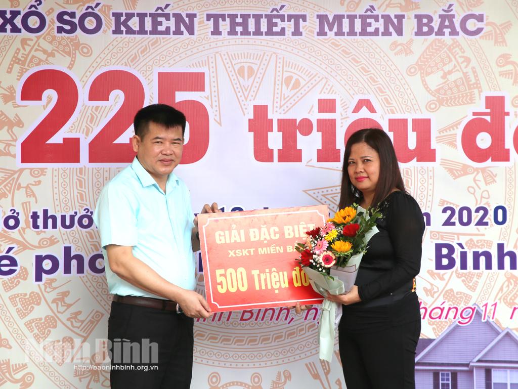 Khách hàng Ninh Bình trúng giải đặc biệt Xổ số kiến thiết miền Bắc