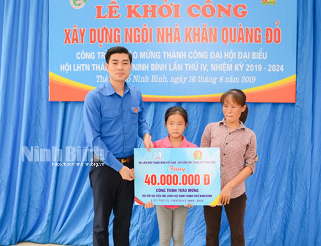 Tuổi trẻ thành phố với hoạt động xây dựng "Nhà khăn quàng đỏ"