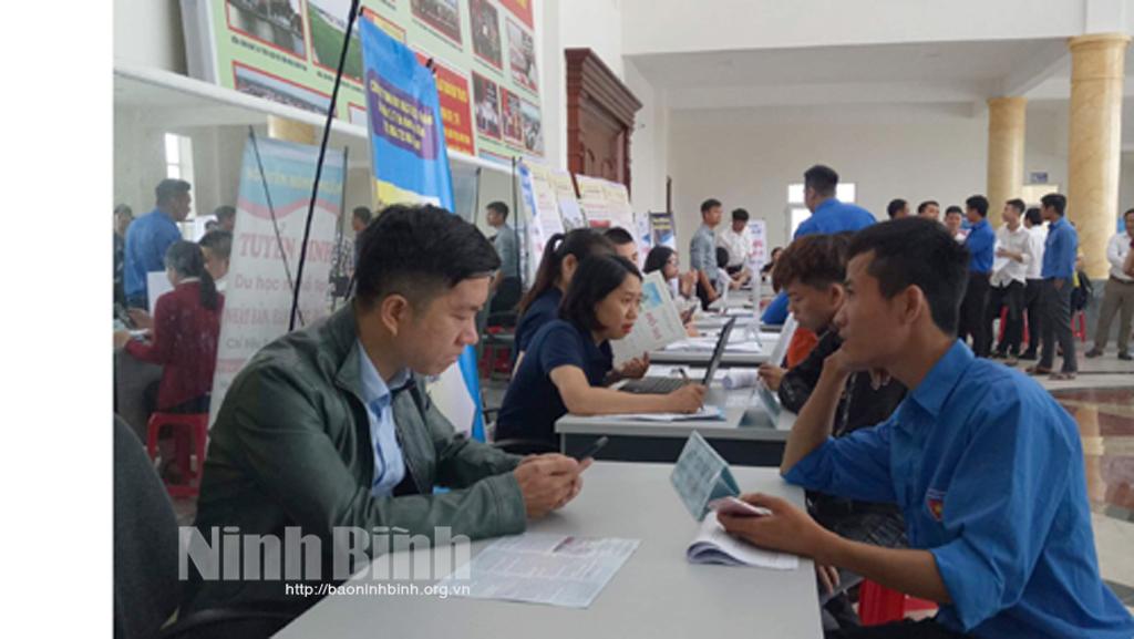 Tổ chức phiên giao dịch việc làm lưu động tại huyện Yên Khánh