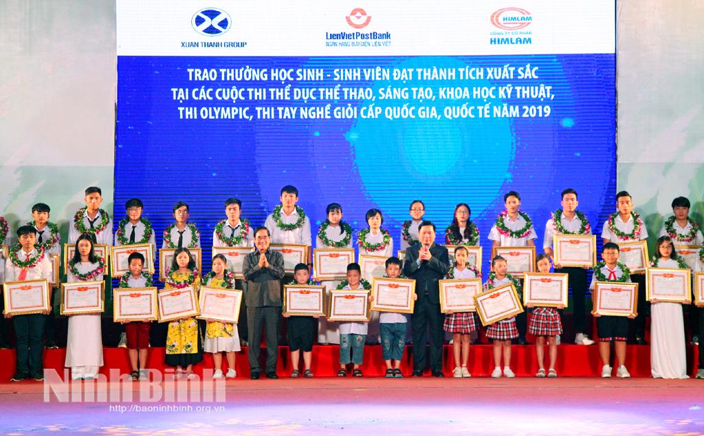 Quỹ Khuyến học, khuyến tài Đinh Bộ Lĩnh: Tiếp tục chắp cánh ước mơ cho những tài năng