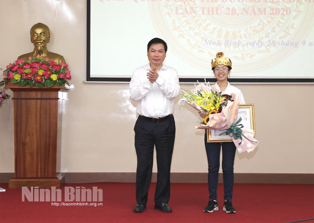 Ngôi trường có nhiều học sinh được trao thưởng Quỹ KHKT Đinh Bộ Lĩnh