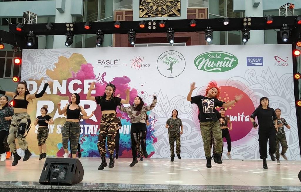 600 người cùng nhảy để lan tỏa thông điệp về lối sống tích cực