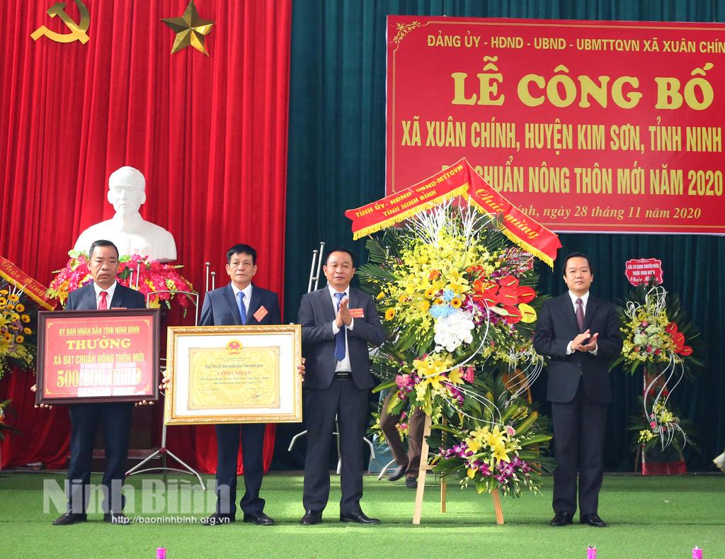 Xuân Chính đón bằng công nhận xã đạt chuẩn nông thôn mới năm 2020