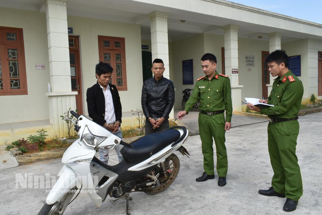 Bắt giữ 2 đối tượng cướp giật tài sản tại thành phố Tam Điệp