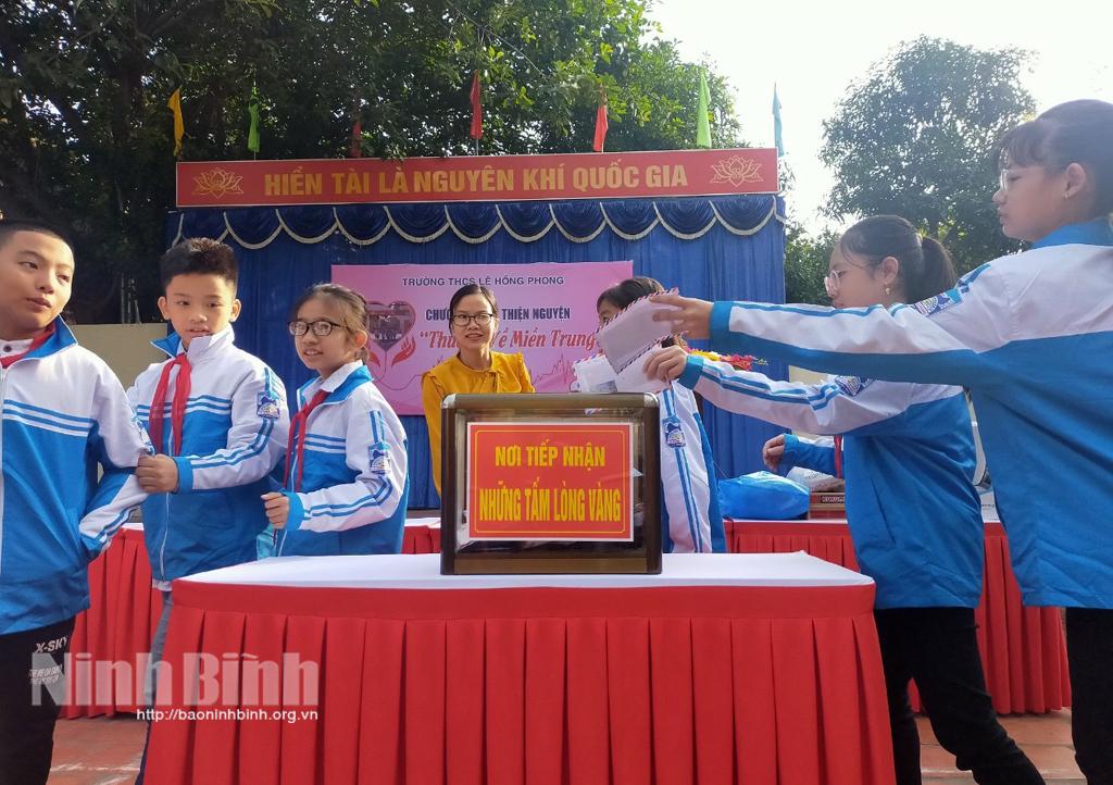 Ủy ban MTTQ thành phố Ninh Bình tiếp nhận trên 500 triệu đồng ủng hộ đồng bào miền Trung