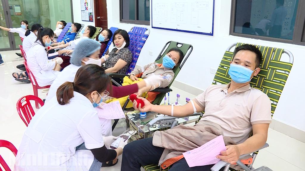 Công ty Điện lực Ninh Bình tổ chức chương trình hiến máu tình nguyện